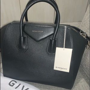 Givenchy ANTIGONA BAG medium black $1800